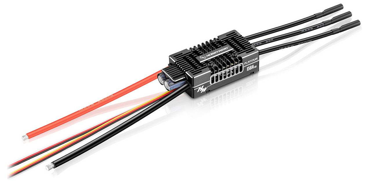 Elektronický regulátor otáčok s viacerými káblami, vhodný pre použitie v modelárskych aplikáciách, čierny s chladiacimi rebrami.
