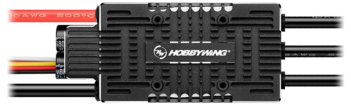 Regulátor otáčok Hobbywing pre RC modely, s čiernym pravouhlým krytom a viacerými konektormi, s centrálnym nápisom značky.