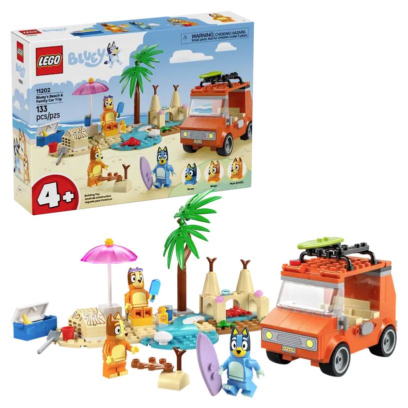 Súprava LEGO so vzťahom k téme pláže z animovaného seriálu 'Bluey'. Obsahuje postavičky, piesočný zámok a oranžový van. Vhodné pre deti od 4 rokov, pozostáva zo 133 dielikov.