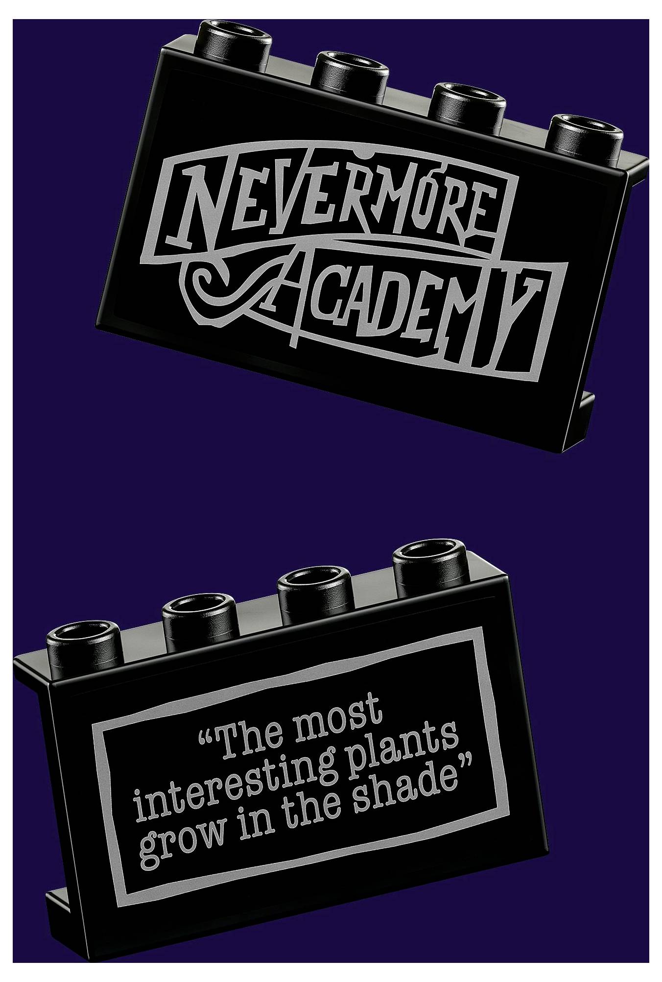Dva čierne bloky v štýle LEGO na tmavom pozadí. Horný blok obsahuje text: 'Nevermore Academy', spodný blok obsahuje text: 'Tie najzaujímavejšie rastliny rastú v tieni'.