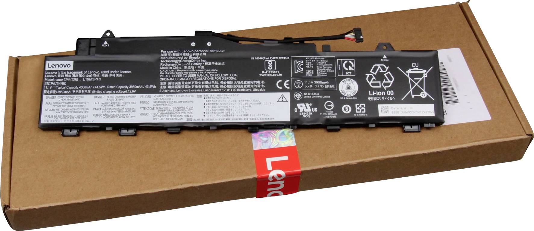 Laptop batéria na hnedom obale s logom Lenovo, na batérii viditeľné rôzne symboly a špecifikácie.