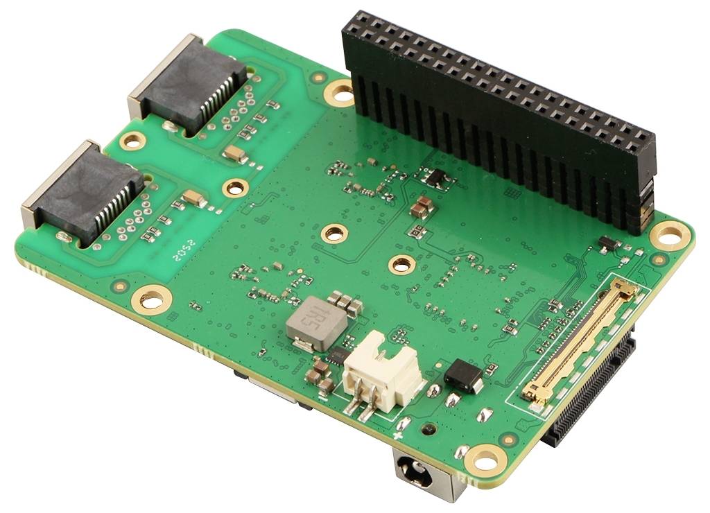 Zelená doska plošných spojov s viacerými portami, vrátane čierneho konektora. Pravdepodobne príslušenstvo pre Raspberry Pi.