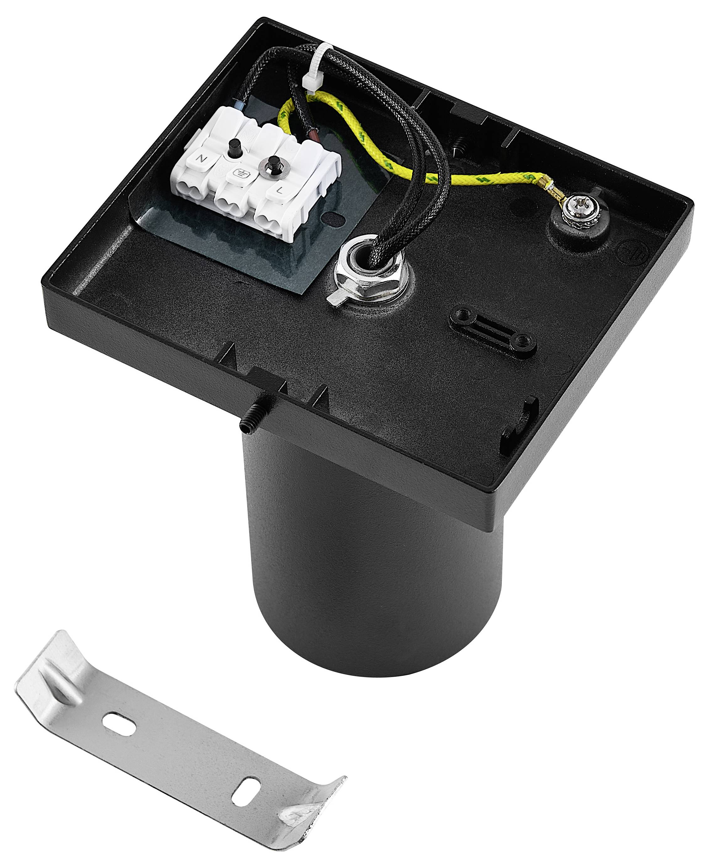 Čierna montážna krabica do stropu s pripojovaciou svorkovnicou a žlto-zeleným uzemnením, zobrazujúca internú kabeláž. Vedľa strieborná upevňovacia doska.