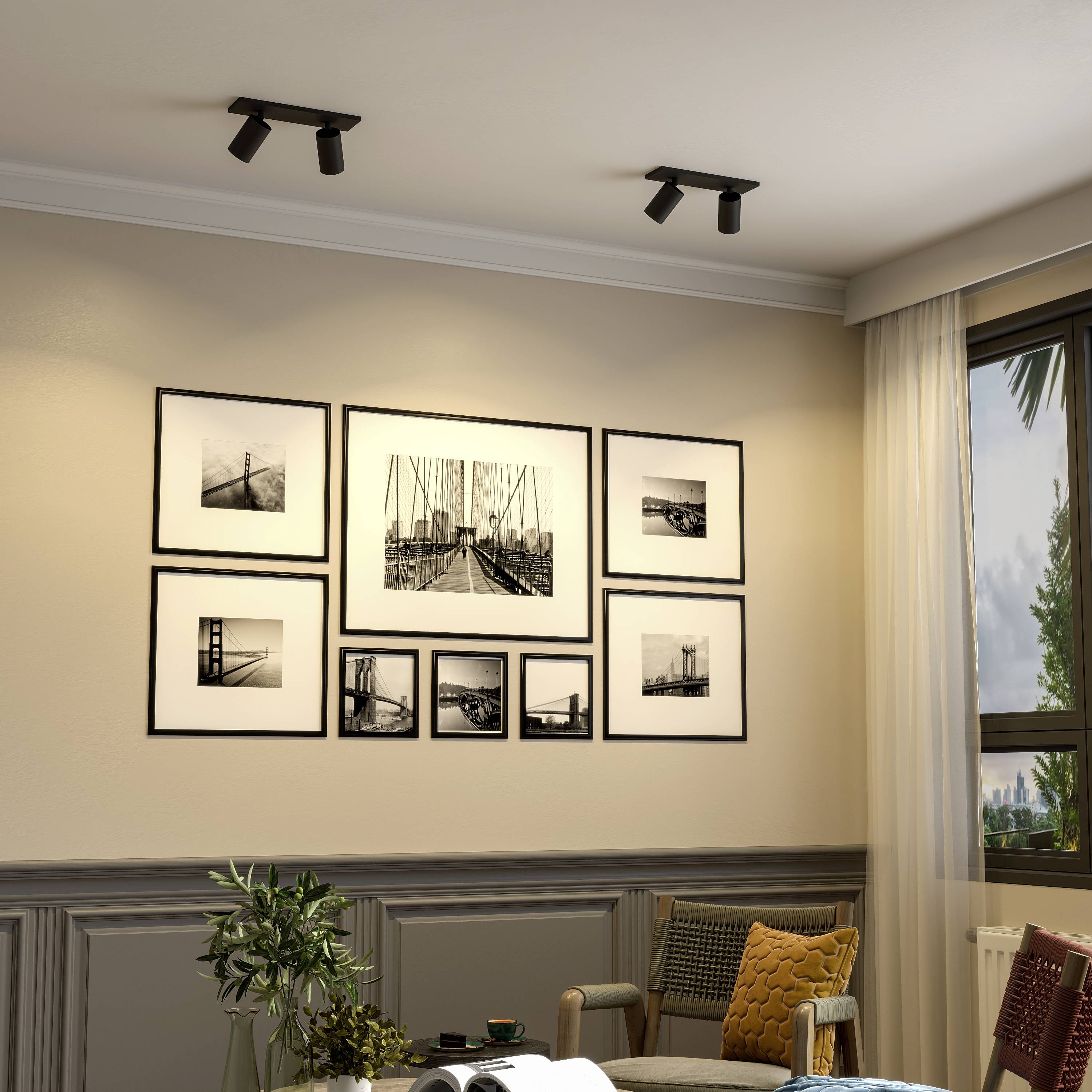 Stena s deviatimi čiernobielymi fotografiami mostného motívu, zarámovanými a symetricky usporiadanými, nad sedačkou v modernej obývacej izbe.