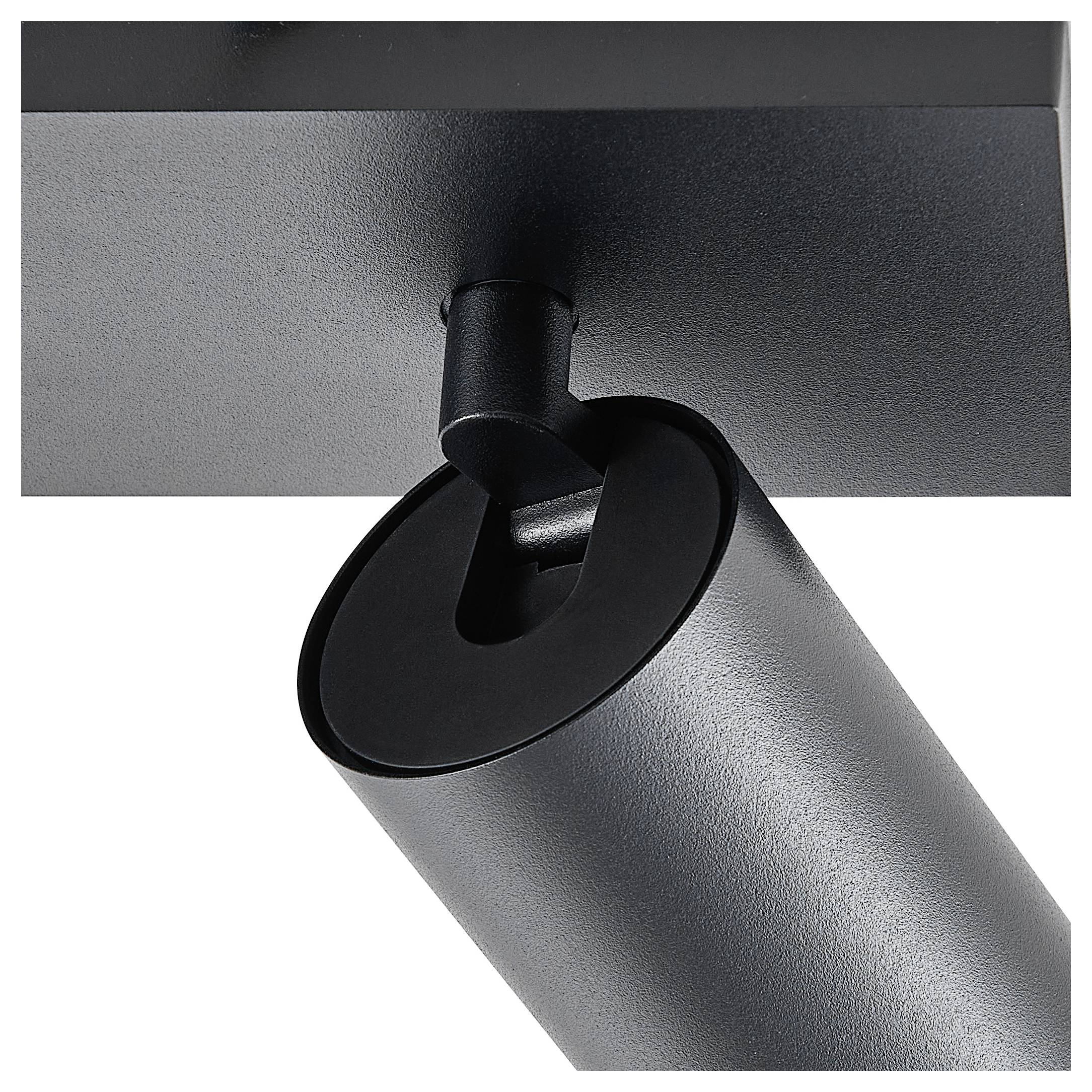 Čierny valcový stropný reflektor s nastaviteľnou hlavou, namontovaný na obdĺžnikovom držiaku. Moderný dizajn.