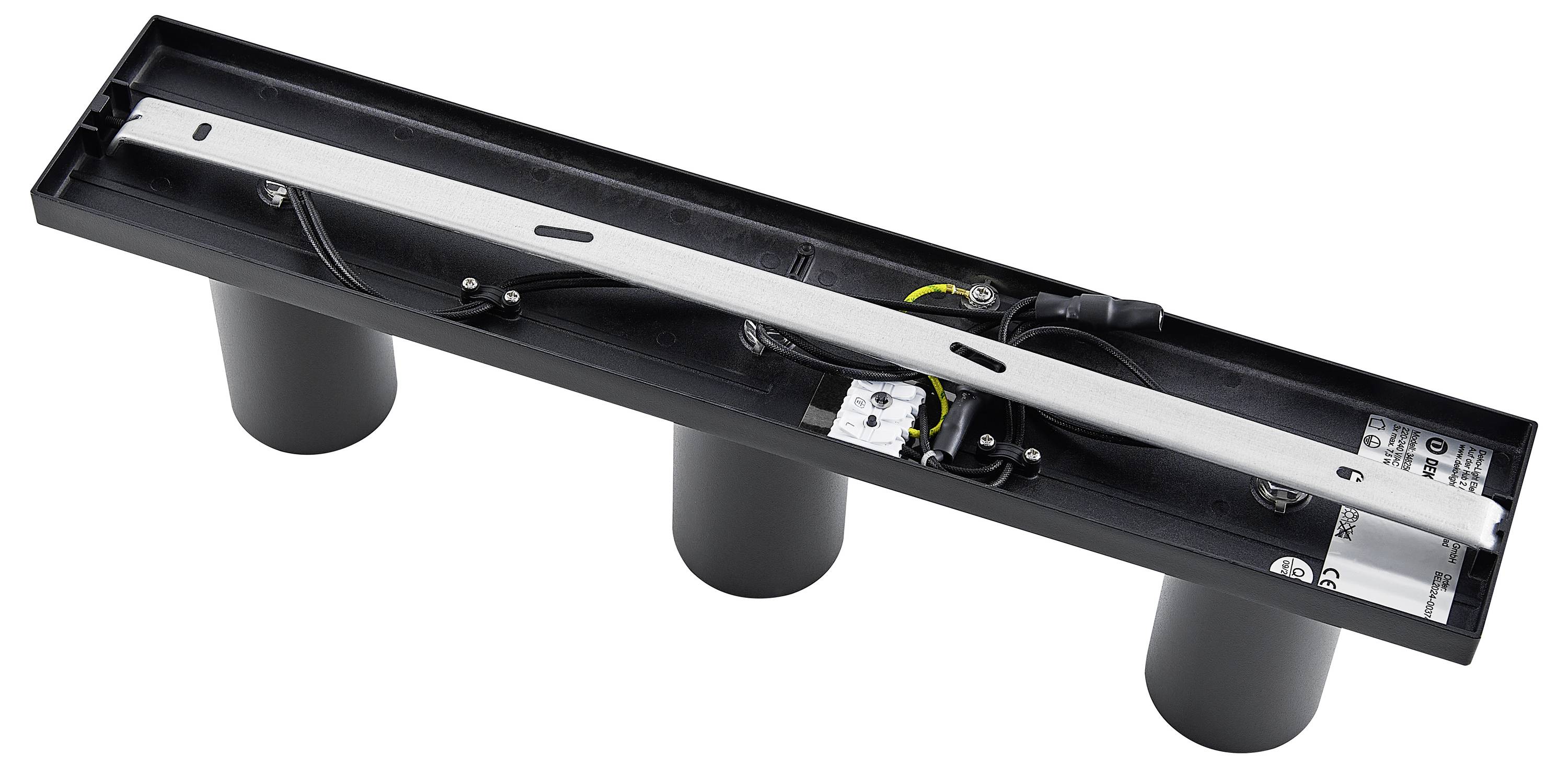 Elektrická rozvodná skrinka obdĺžnikového tvaru s čiernym krytom a tromi valcami. Viditeľné káble a svorky.