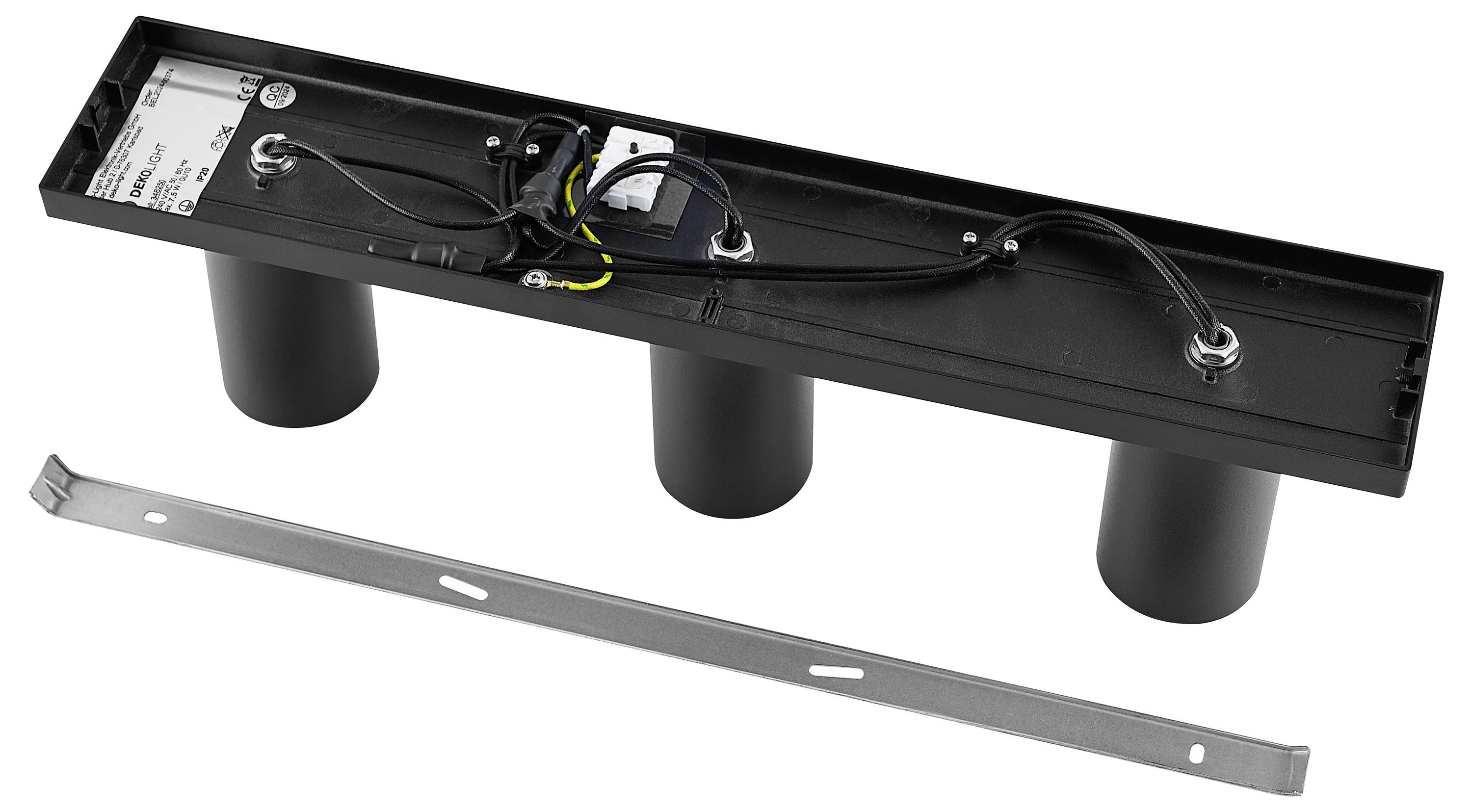 Tri čierne cylindrické svetlá v obdĺžnikovom držiaku so zelenými elektrickými prepojeniami a kabelážou.