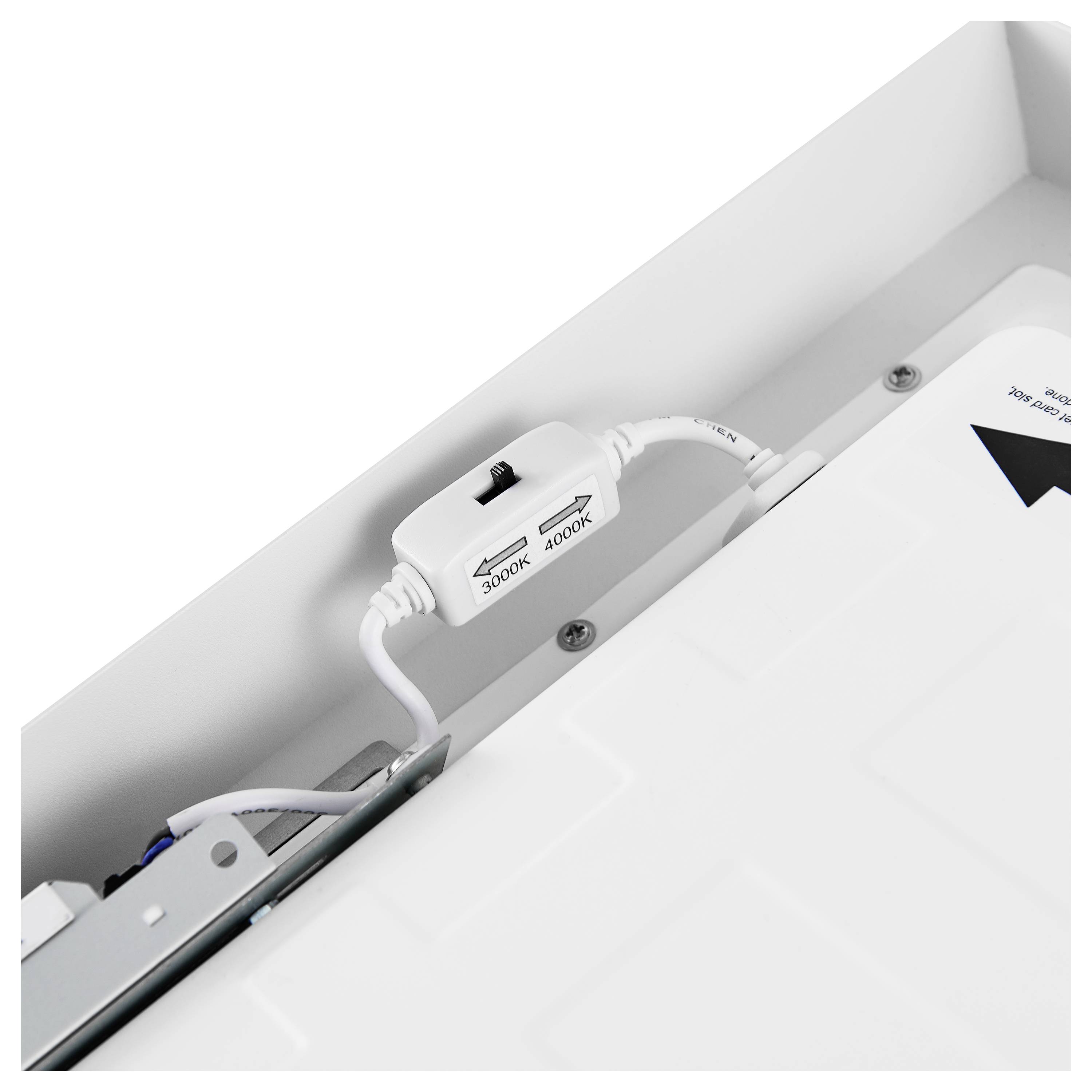 Prepínač na LED paneli umožňuje výber medzi farebnými teplotami 3000K a 4000K.