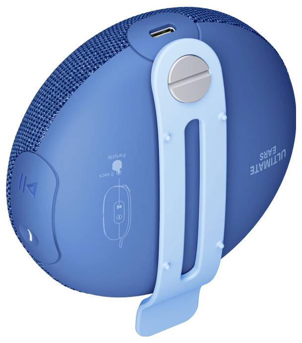 Modrý prenosný reproduktor s integrovanou sponou a USB portom. Vhodný pre hudbu počas cestovania alebo vonkajších aktivít.