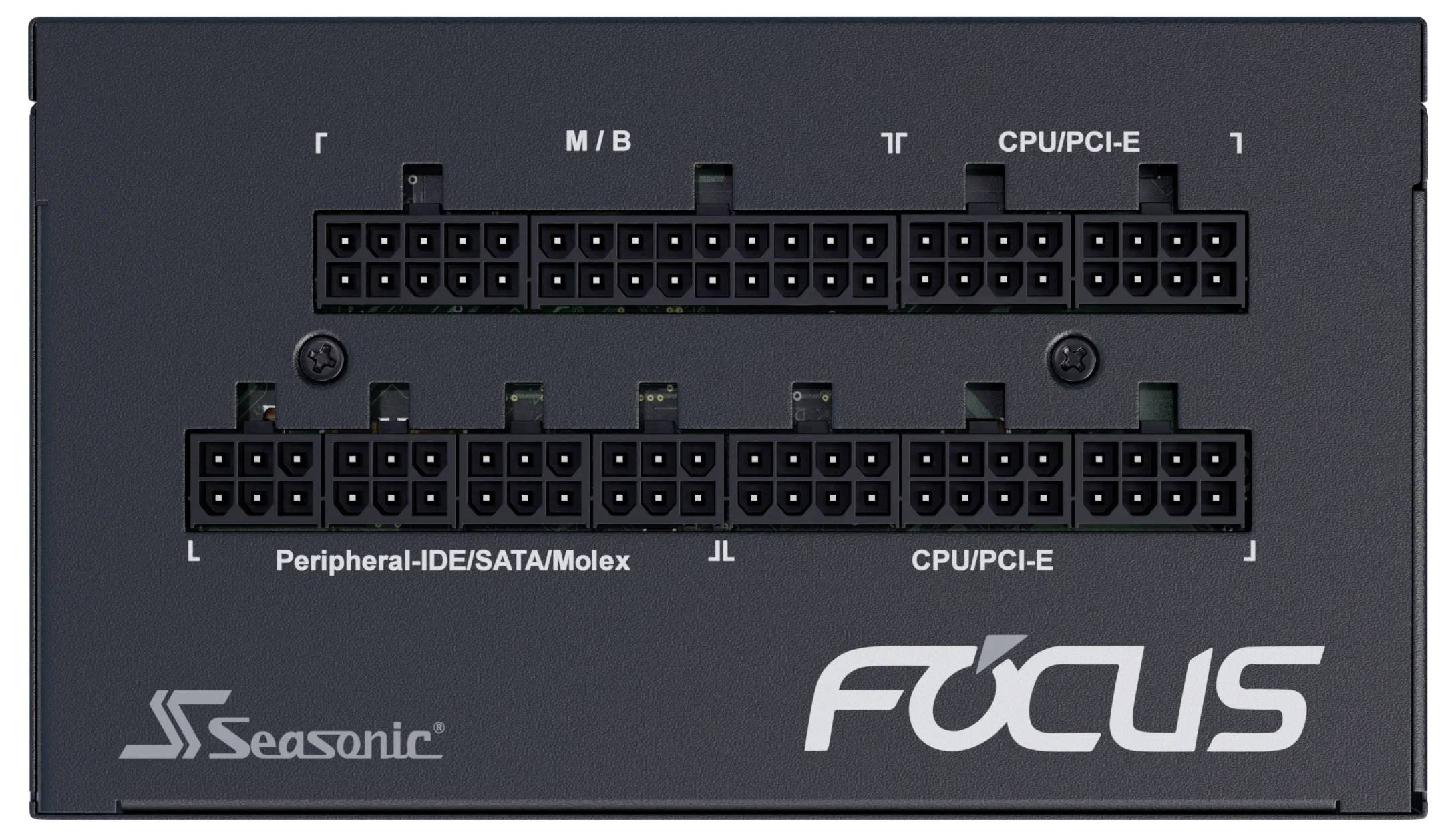 Čierna sieťová napájacia jednotka Seasonic s konektormi pre základnú dosku, CPU/PCI-E a periférne zariadenia (IDE, SATA, Molex). Model: Focus.