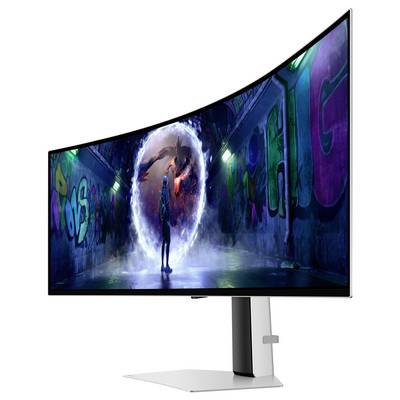 Zakrivený monitor zobrazuje futuristickú scénu s osobou pred žiariacou bránou v urbánnom prostredí.