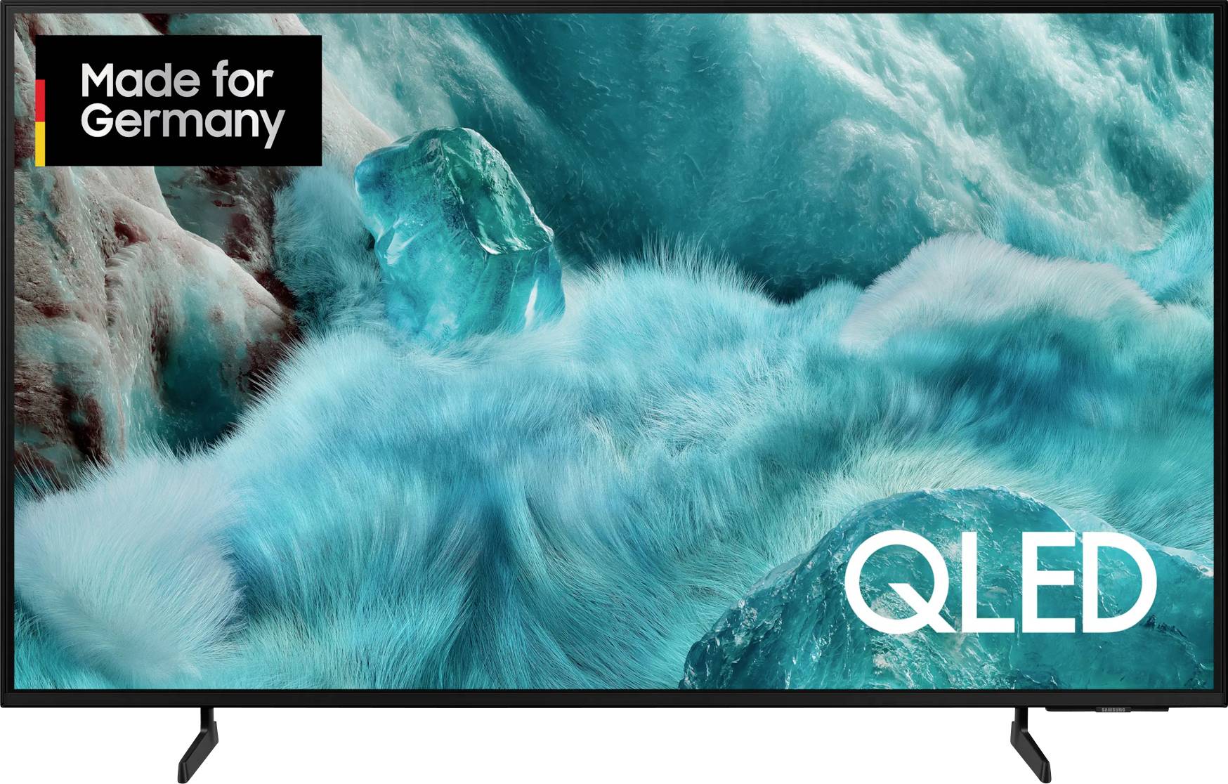 Televízor s QLED technológiou, text 'Made for Germany' vľavo hore a zobrazenie modrého ľadu alebo motívu kožušiny na obrazovke.