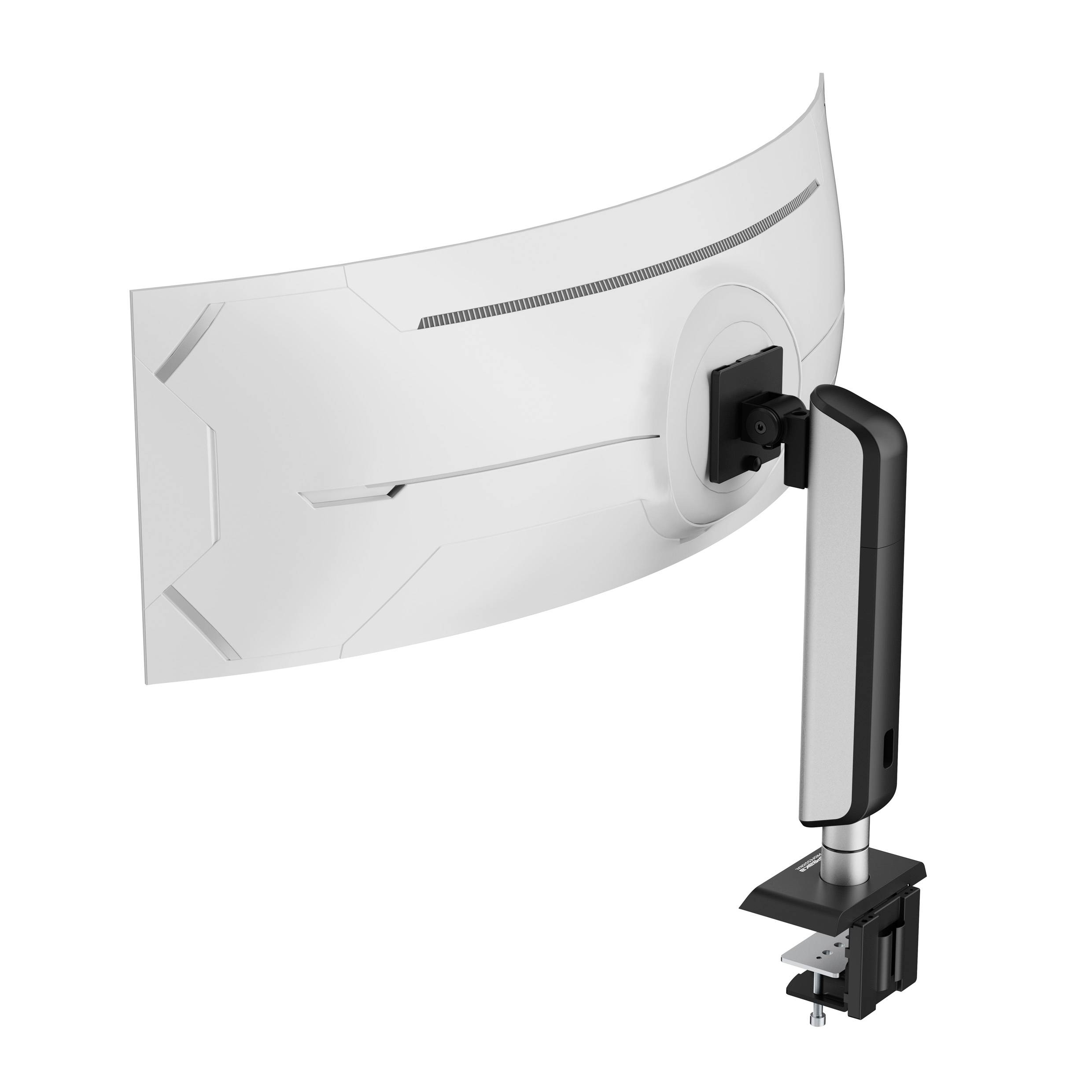 Biely zakrivený počítačový monitor namontovaný na nastaviteľnom čiernom ramene, pripevnenom svorkou k pracovnému stolu, ktorý ukazuje svoju flexibilitu a ergonomický dizajn.