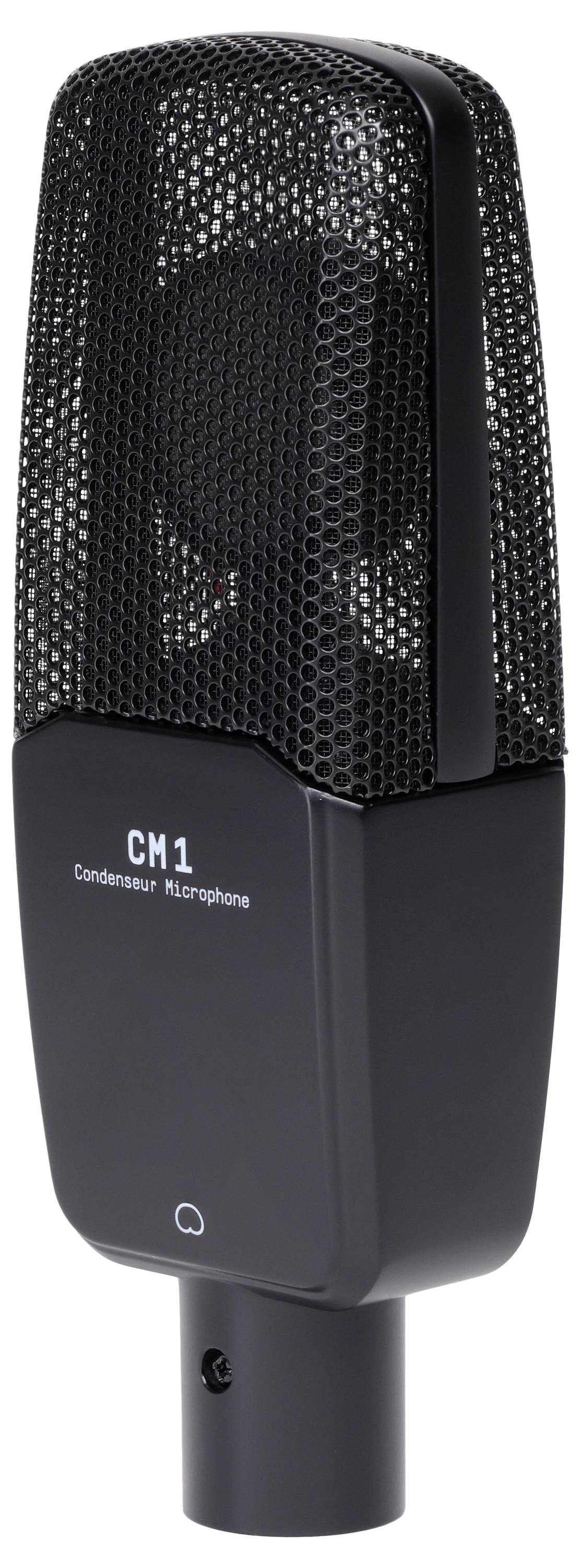 Čierny kondenzátorový mikrofón CM1 s veľkou mriežkou, vhodný pre štúdiové nahrávky.