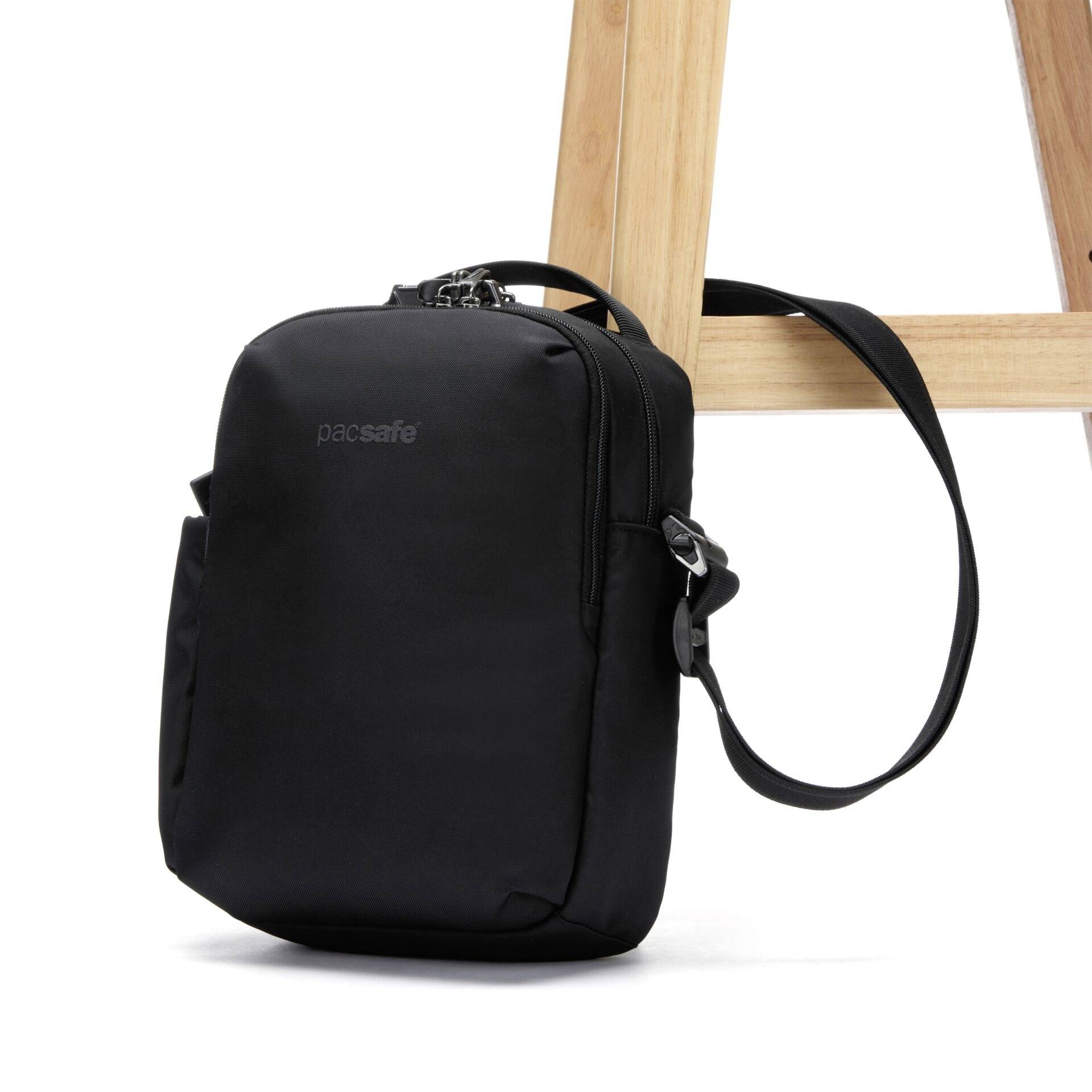 Pacsafe taška na notebooky V Tour Crossbody schwarz Max. veľkosť: 27,9 cm (11") čierna-12