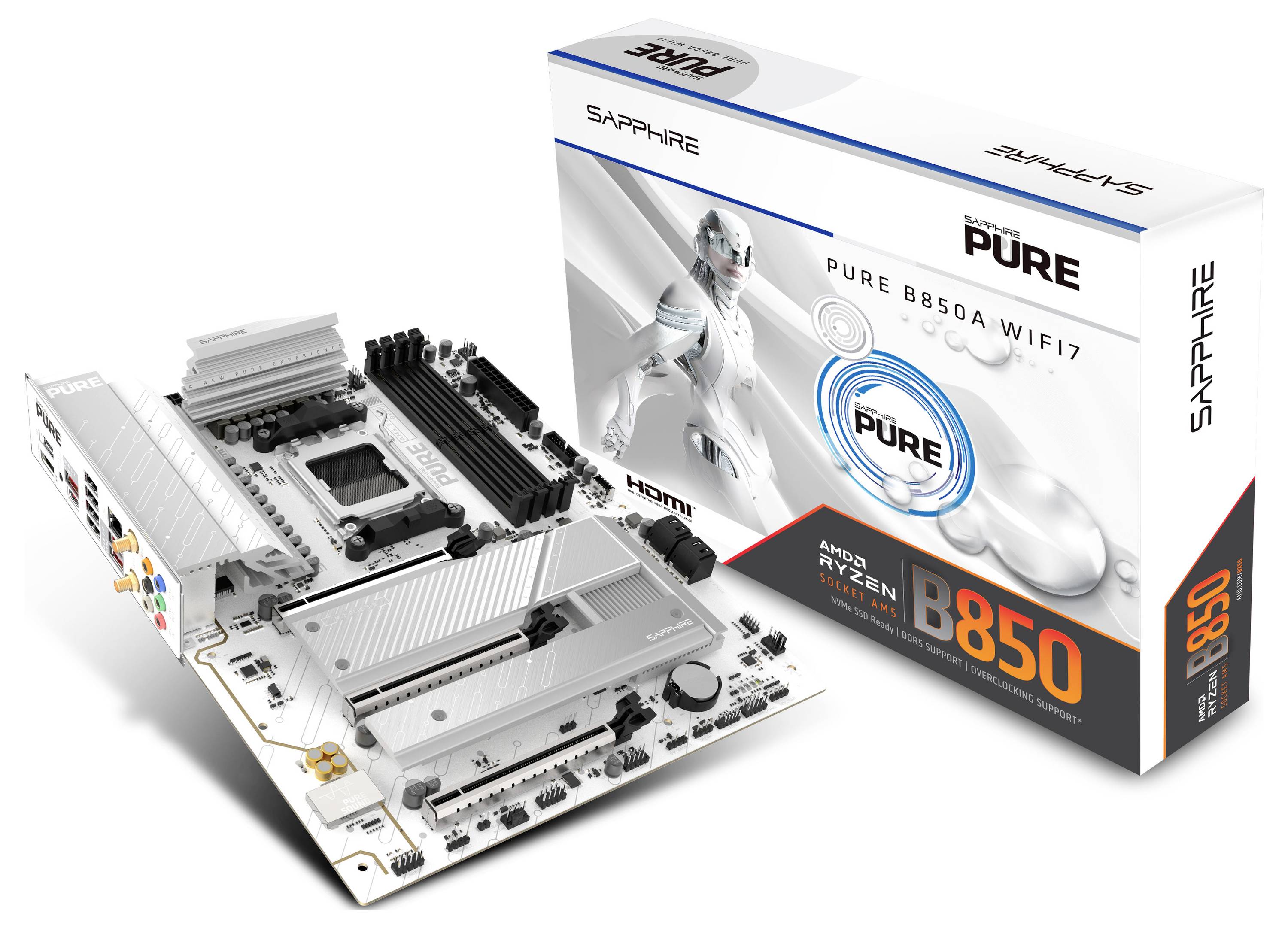Počítačová základná doska vedľa jej baliacej krabice, označenej „Sapphire Pure B850A WIFI7" a „AMD Ryzen B850", ktorá vykazuje technické vlastnosti.
