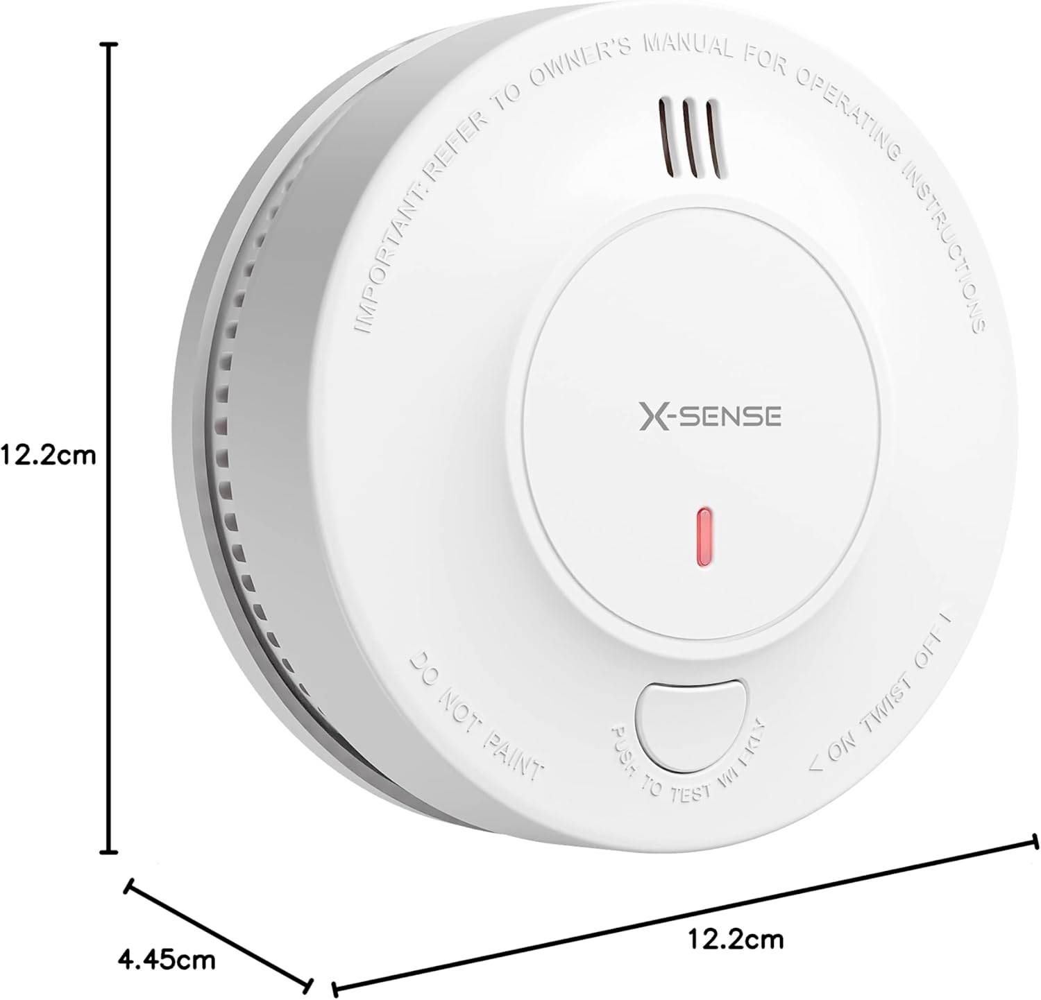 Okrúhly biely detektor dymu značky X-Sense s priemerom 12,2 cm a hĺbkou 4,5 cm, vybavený centrálnym červeným indikačným svetlom.