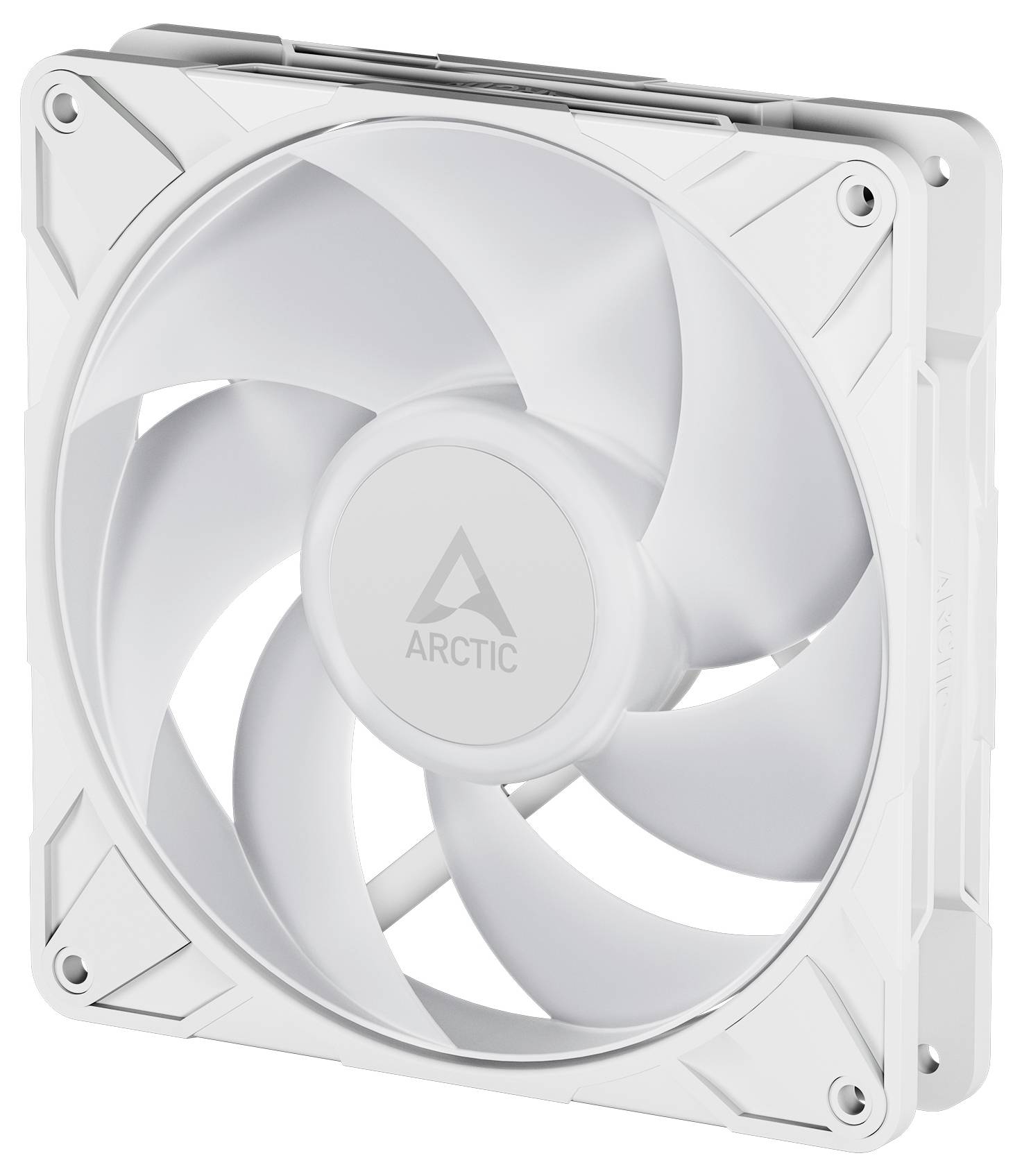 Biely chladiaci ventilátor PC so štyrmi listami, značky Arctic, používaný na chladenie počítačových komponentov.