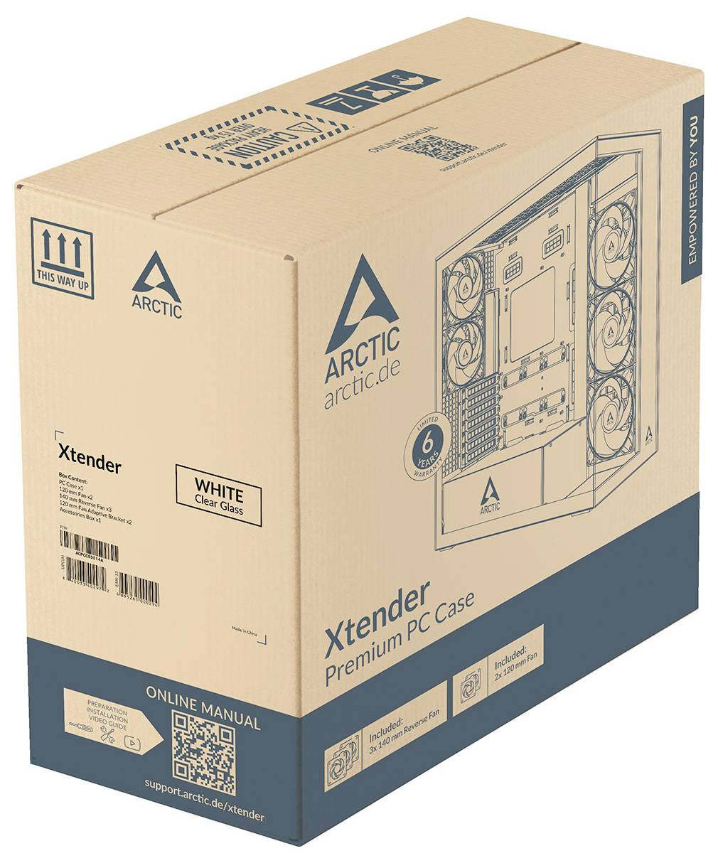Kartónová krabica od balenia 'Arctic Xtender Premium PC Case'. Charakteristiky zahŕňajú bielu farbu, priesvitný sklenený panel a šesť ventilátorov.