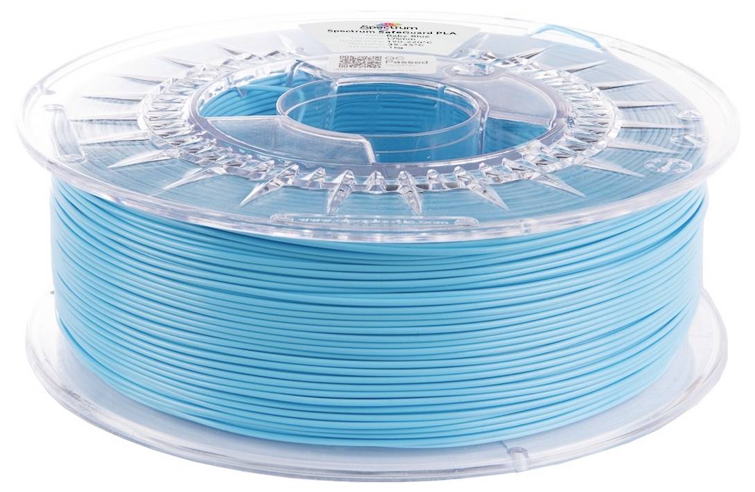 Špulka modrého 3D tlačového filamentu s priehľadným plastovým obalom, používaná na vytváranie trojrozmerných tlačených predmetov.