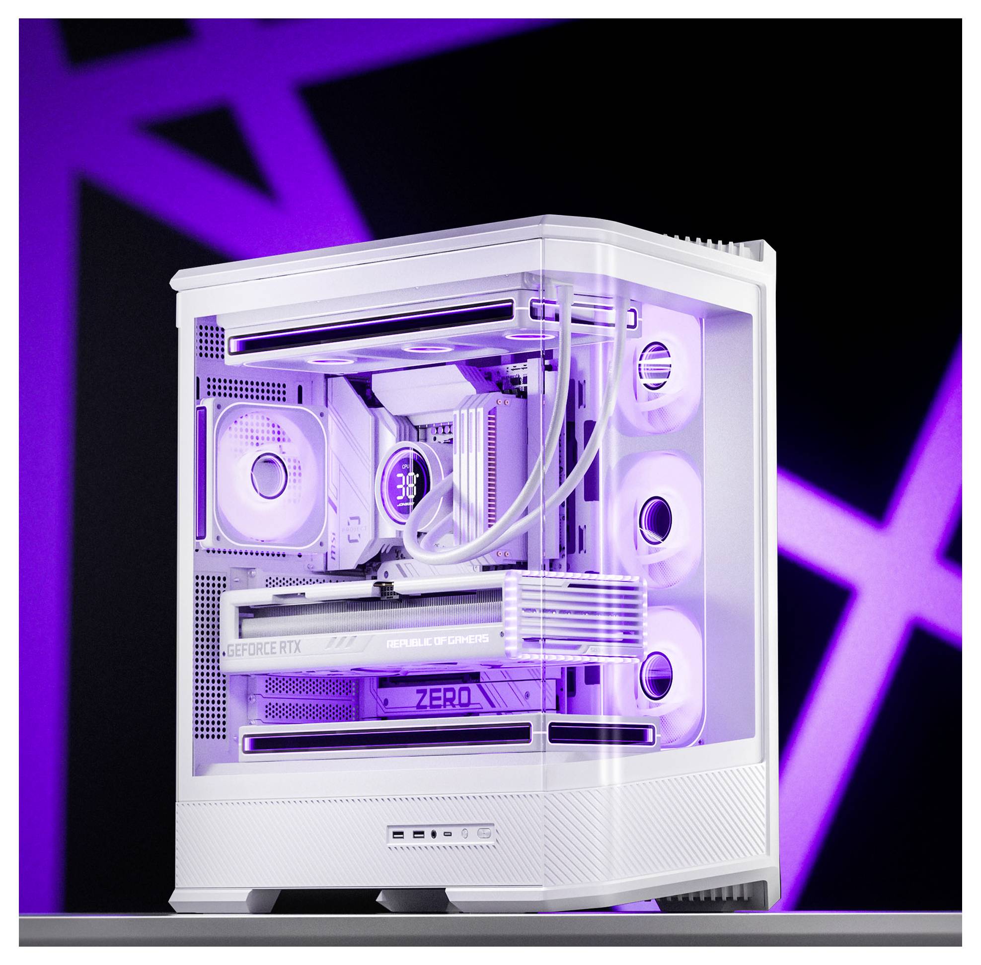 Elegantná biela herná PC veža so svietiacim fialovým LED podsvietením, s viditelnými komponentmi ako chladiacimi ventilátormi a grafickou kartou.