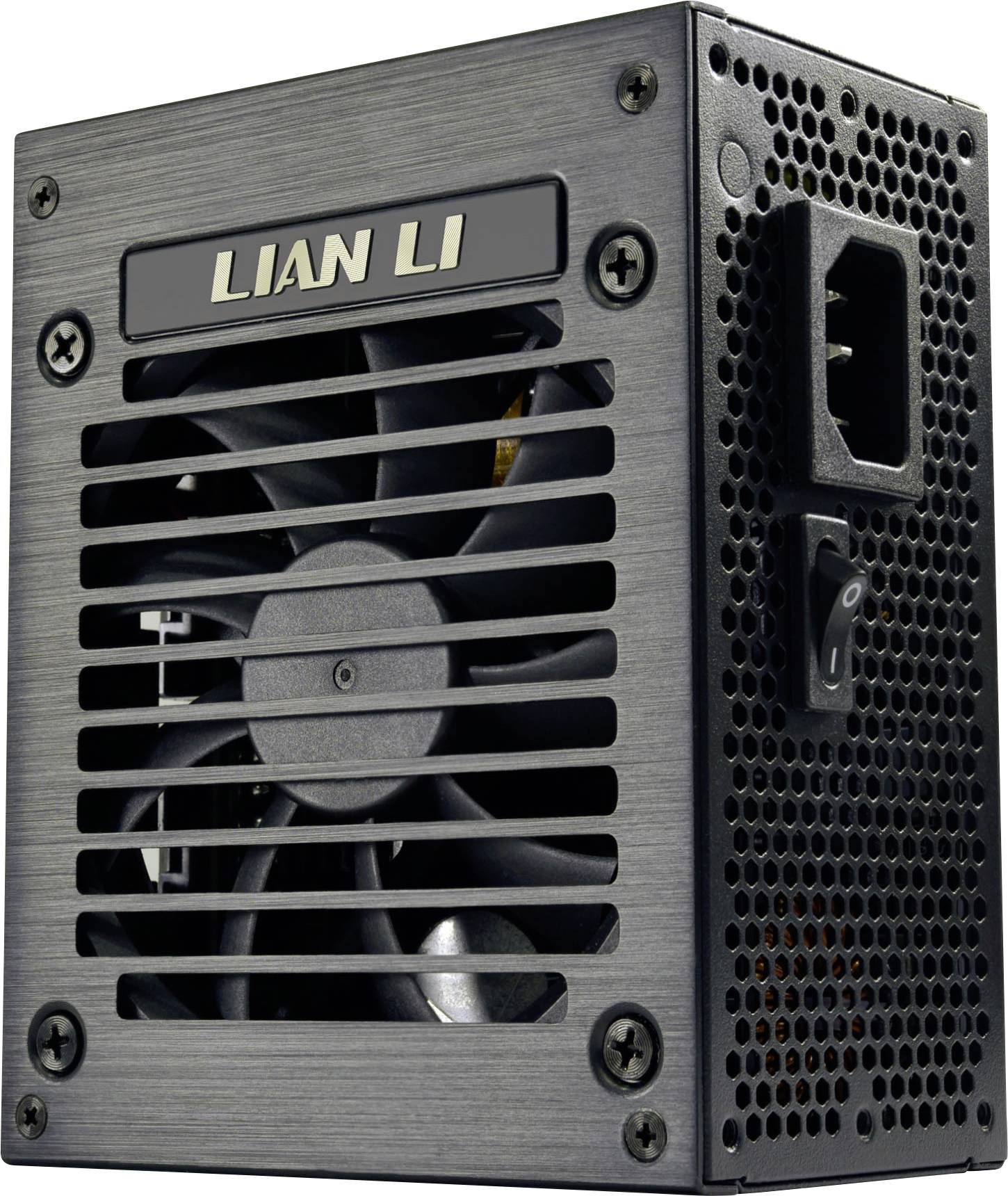 Počítačový zdroj s ventilátorom a logom 'LIAN LI' na kovovom, perforovanom kryte.