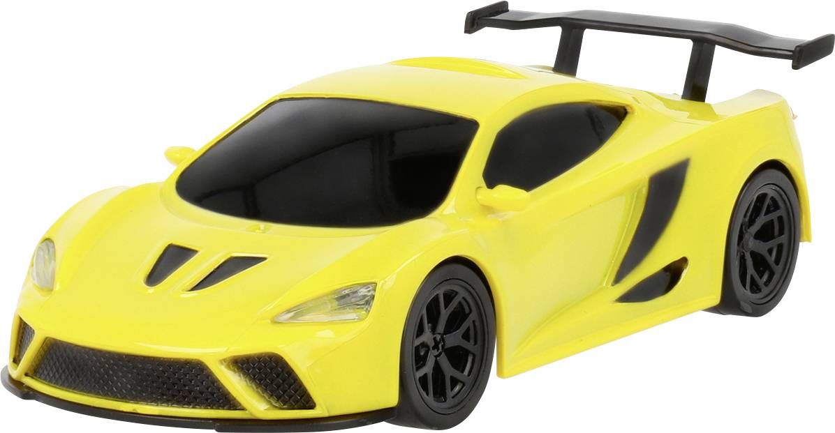Jasne žltý hračkársky športový automobil s čiernymi tónovanými oknami a veľkým zadným krídlom, určený pre detskú hru.
