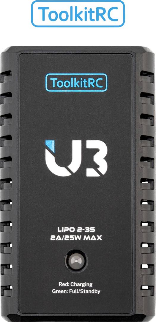 Čierny nabíjač batérií ToolkitRC pre LiPo 2-3S, s digitálnym displejom a indikátormi červenej farby (nabíjanie) a zelenej farby (plné/pohotovostný režim).