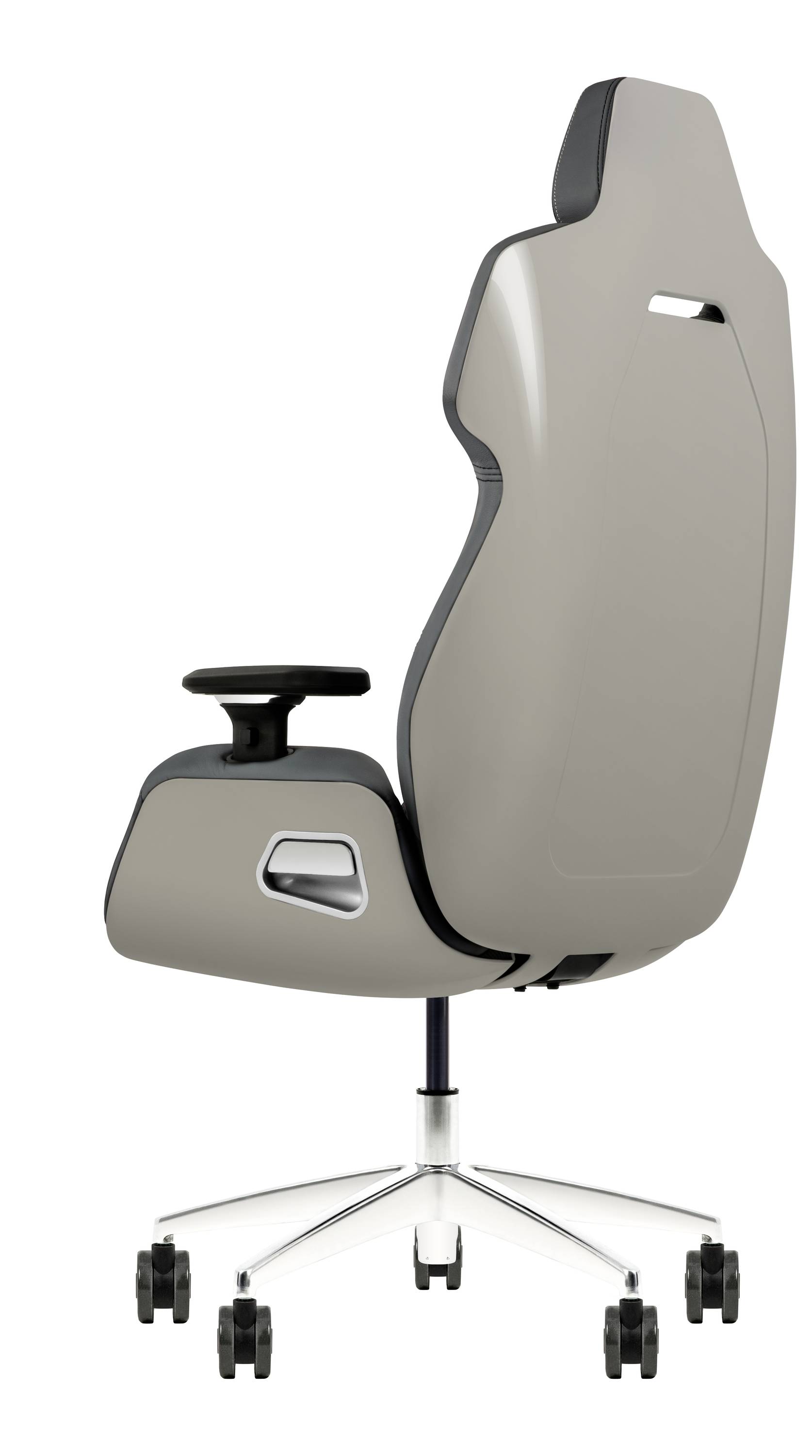 Moderná kancelárska stolička s elegantnným, ergonomickým vysokým operadlom, lakťovými opierkami a päťkolesovou základňou, navrhnutá pre pohodlie a podporu v pracovných priestoroch.