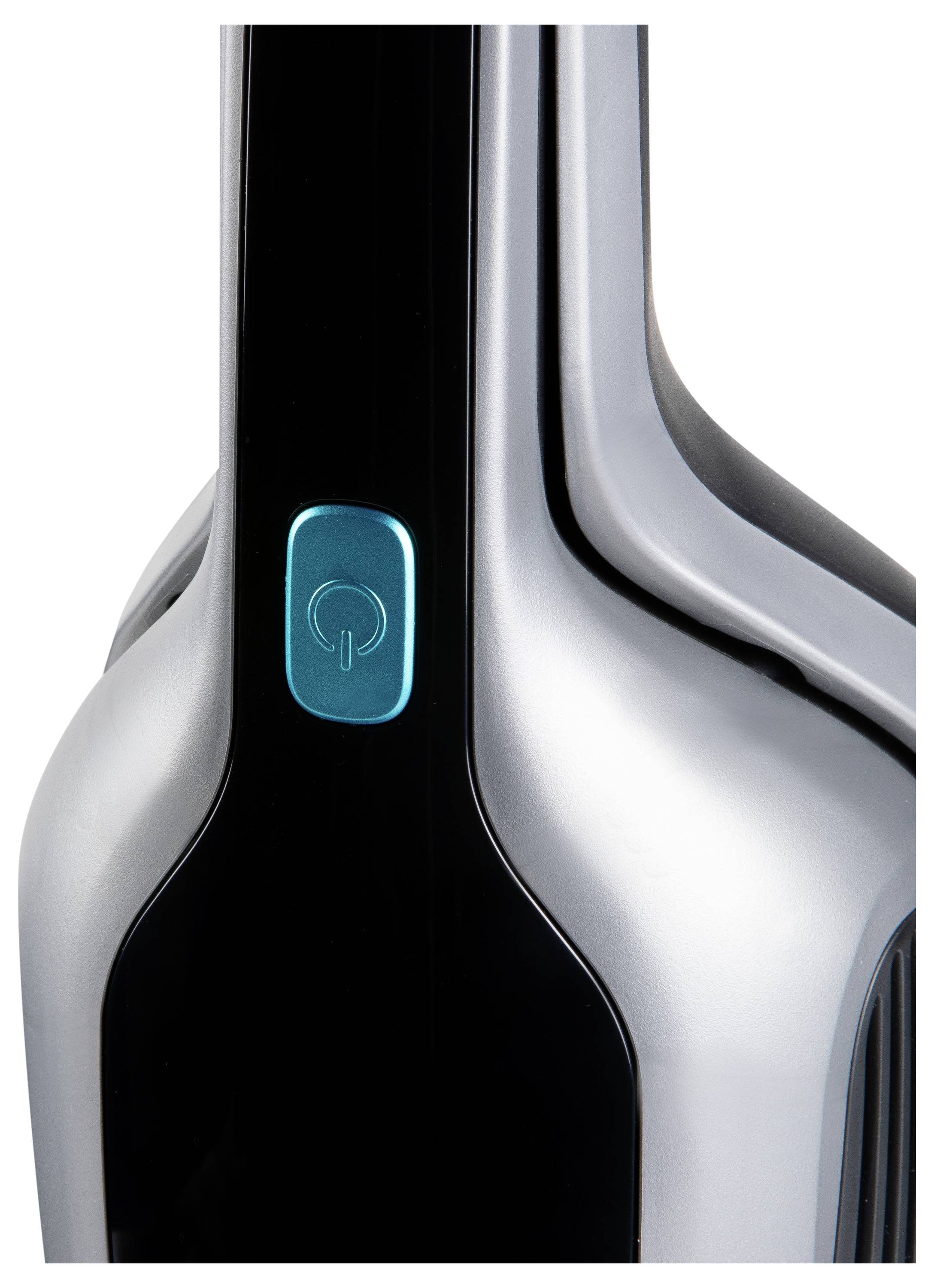 Detailný záber elegantného, moderného zariadenia s výrazným vypínačom na boku, s lesklým kovovým a čiernym povrchom.