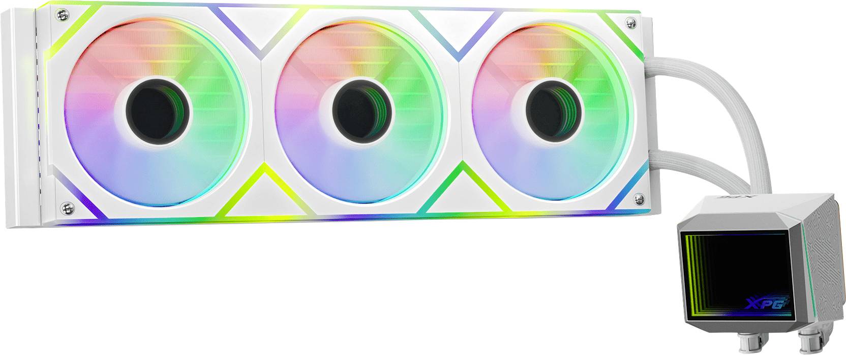 Biely RGB kvapalinový chladič CPU s troma ventilátormi a pripojeným blokom čerpadla zobrazujúcim názov značky XPG.