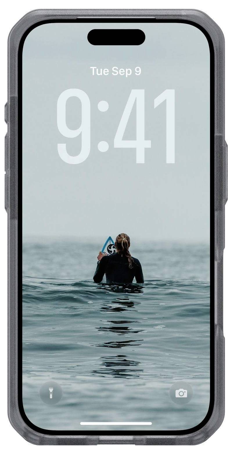 Smartfón zobrazuje čas '9:41' a dátum 'Uto Sep 9' na svojom displeji. V pozadí je vidieť osobu v oceáne držiacu surf.