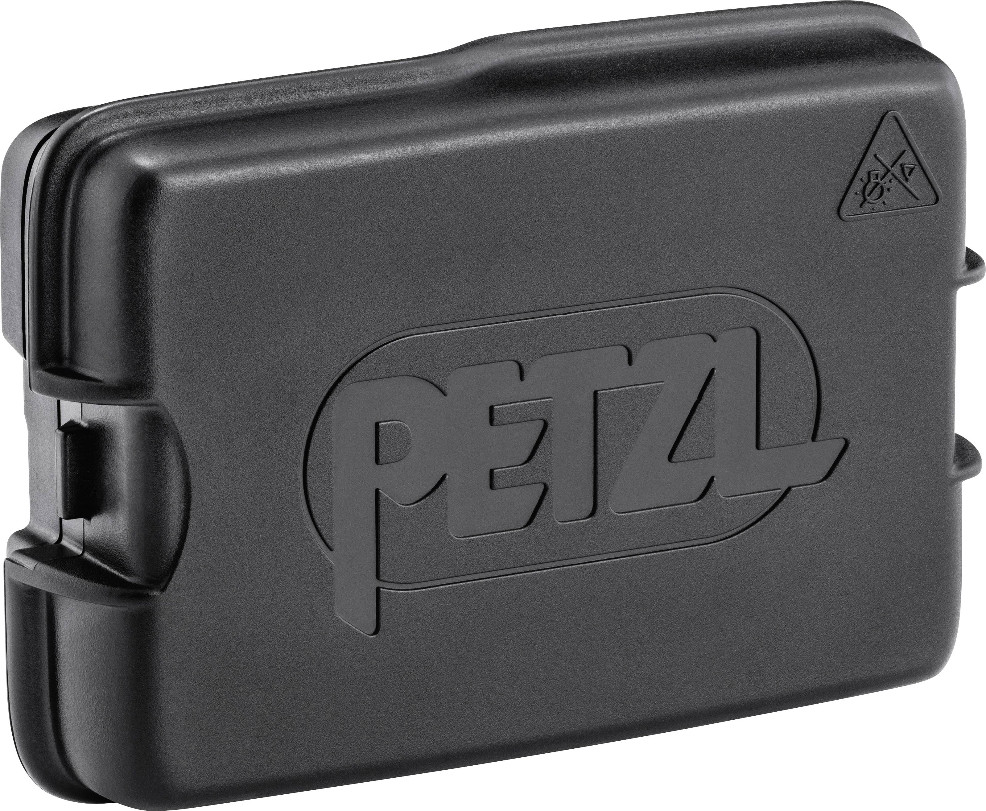 Čierny batériový obal Petzl s embosovaným logom spoločnosti na povrchu.