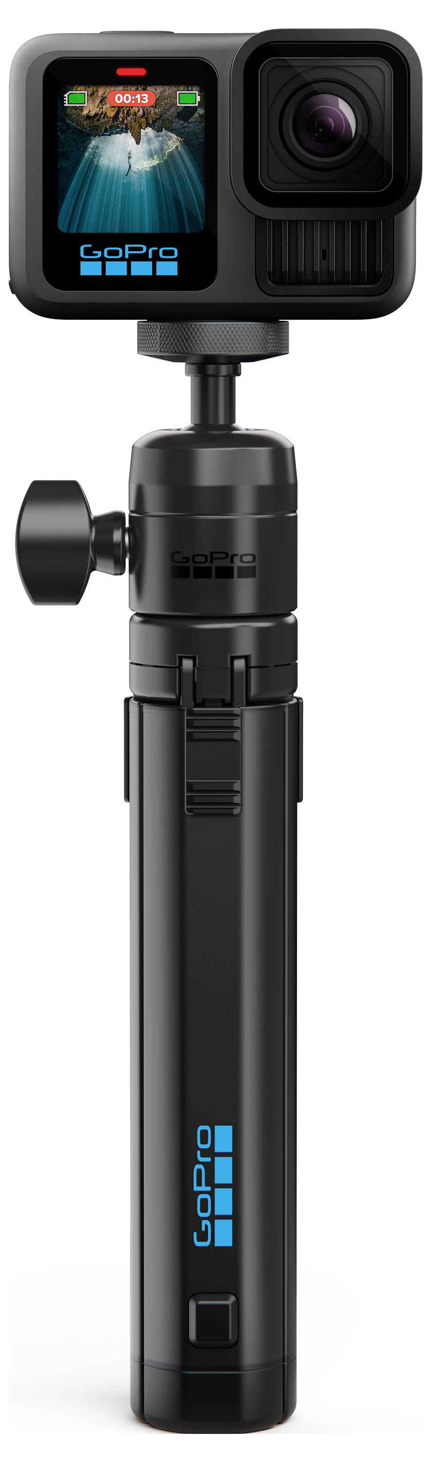 Čierna akčná kamera pripevnená na ručnej rukoväti, zobrazujúca farebný videoprehrávací displej. Kamera je označená značkou 'GoPro'.