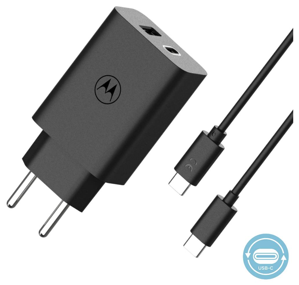 Čierna USB-C nabíjačka so zástrčkou, logom Motorola a USB-C káblom, zobrazená vedľa symbolu USB-C, ktorý indikuje kompatibilitu so zariadeniami s USB-C.