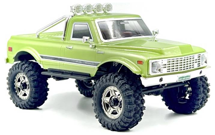 Jasne zelené hračkárske monster auto s nadmerne veľkými pneumatikami a chrómovými detailmi, navrhnuté tak, aby napodobňovalo štýl klasickéhoPickupu.
