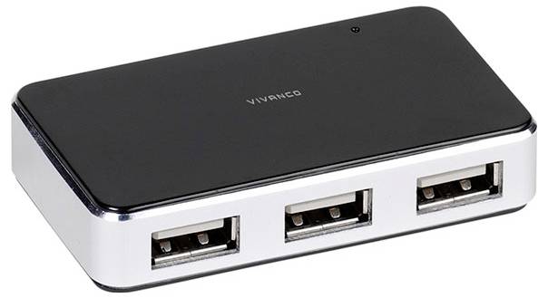 Trojportový USB hub s čiernym vrchom a striebornými bočnými stranami, zobrazený na bielom pozadí.