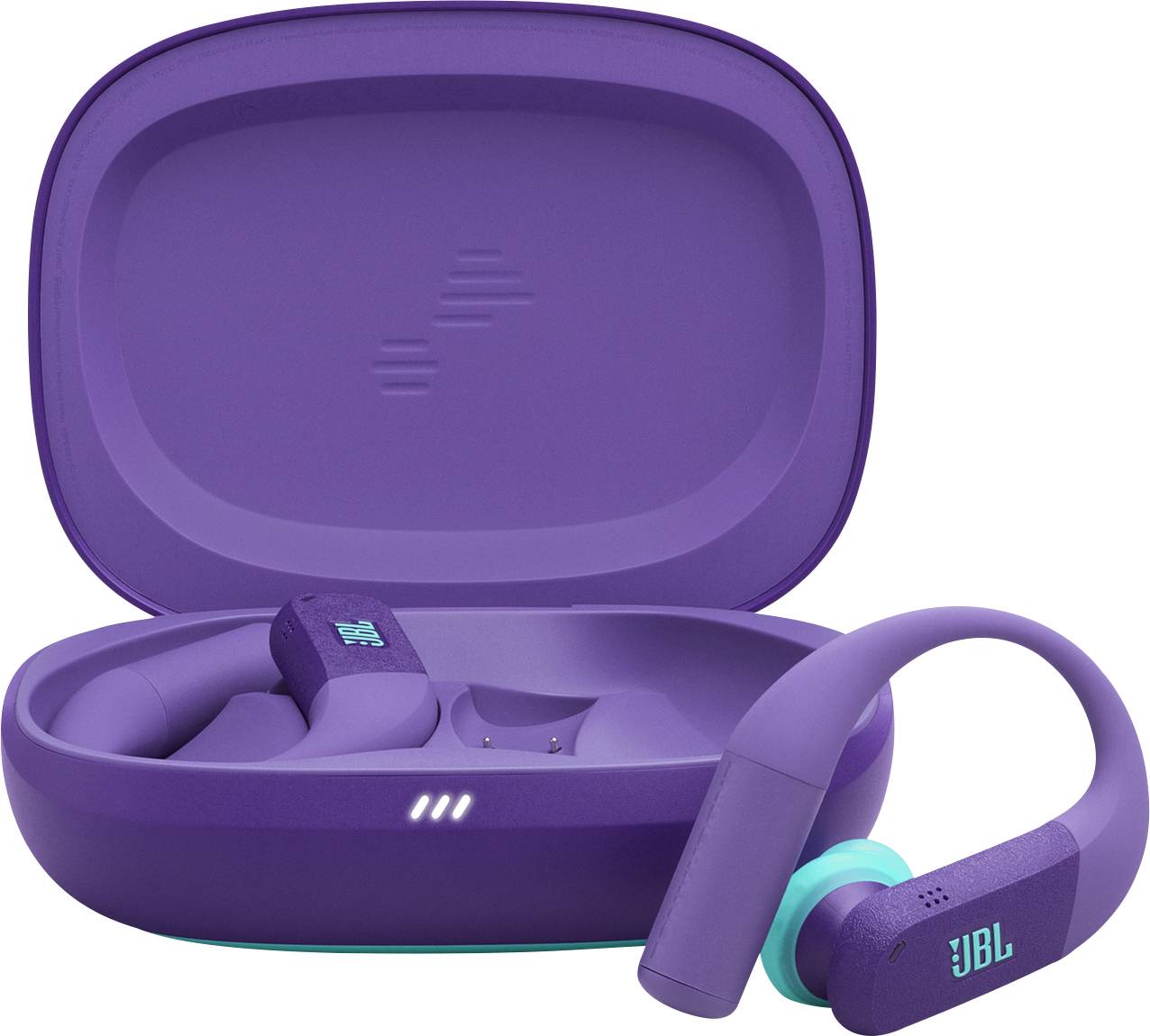 Fialové slúchadlá JBL so zodpovedajúcim nabíjacím puzdrom, ktoré je otvorené. Jedna slúchadlová koncovka je vonku, pričom zvýrazňuje tmavozelené logo JBL.