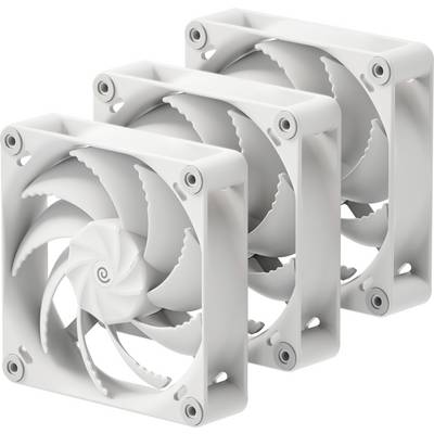 Tri biele počítačové ventilátory so špirálovitými listami naukladané v rade, zvýrazňujúce ich dizajn a konštrukciu.