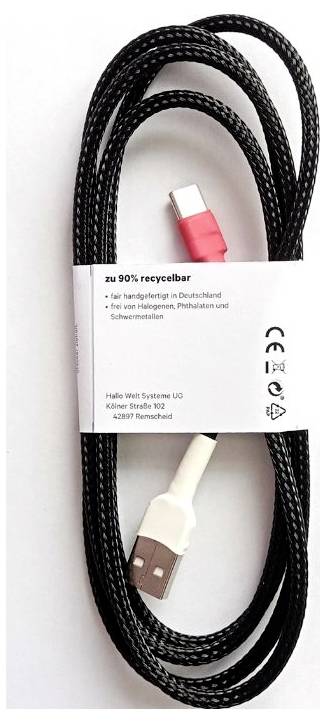 Čierny pletený nabíjací kábel s konektormi USB a micro-USB, označený ako "90% recyklovateľný", certifikovaný značkami CE a RoHS.