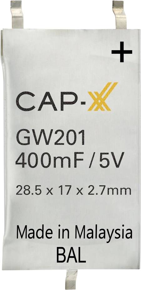 Malý strieborný kondenzátor s označením 'CAP-XX GW201 400mF/5V 28.5 x 17 x 2.7mm Vyrobené v Malajzii BAL' s kladnými a zápornými svorkmi.
