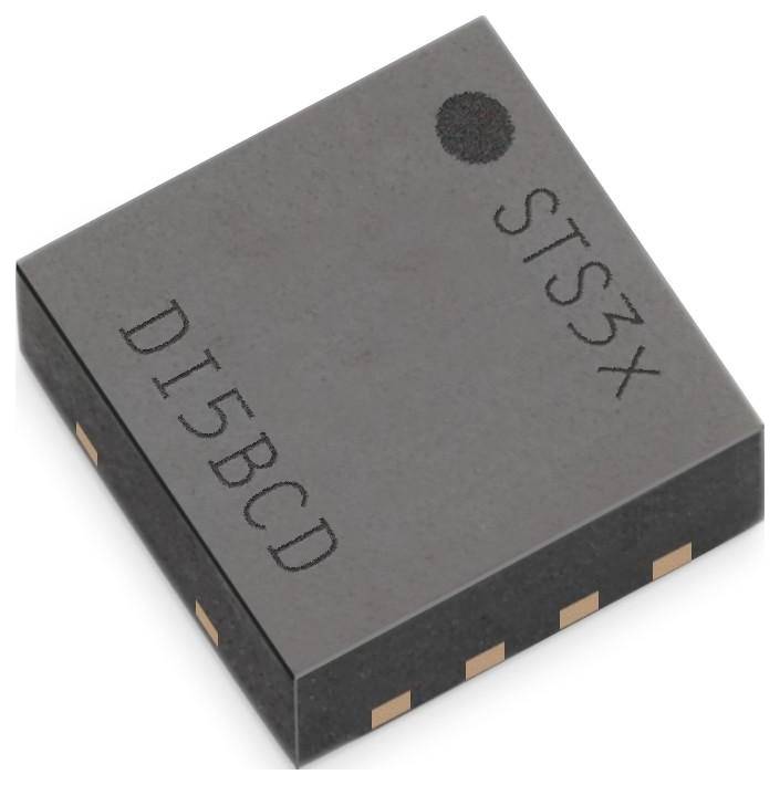 Štvorcový elektronický čip s označeniami 'DI5BCD' a 'STS3X' na svojom povrchu, s viacerými pripojovacinovými kolíkmi pozdĺž jeho strán.