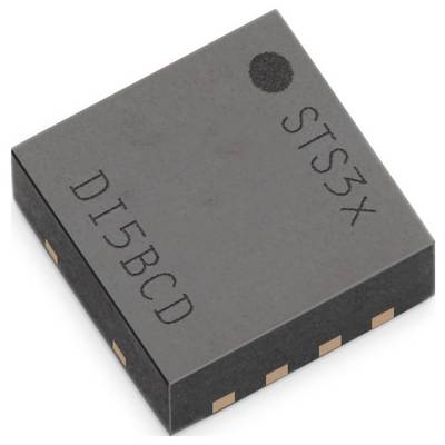 Štvorcový elektronický čip s označeniami 'DI5BCD' a 'STS3X' na svojom povrchu, s viacerými pripojovacinovými kolíkmi pozdĺž jeho strán.