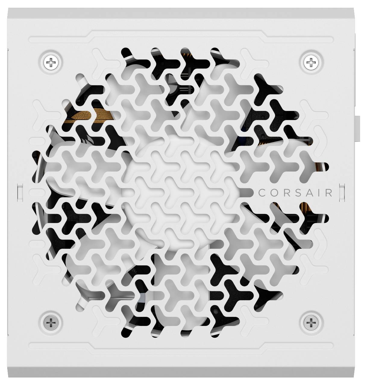 Biela mriežka ventilátora Corsair s geometrickým vzorom zakrýva napájací zdroj počítača, pričom sú pod ňou viditeľné lopatky ventilátora.