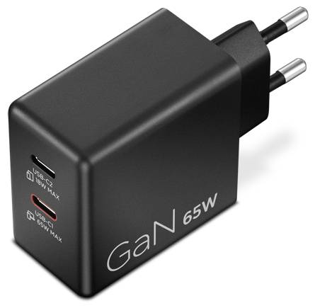 65W GaN nabíjačka s dvoma USB-C portmi označenými '18W Max' a '65W Max', pripojená k európskej zástrčke.