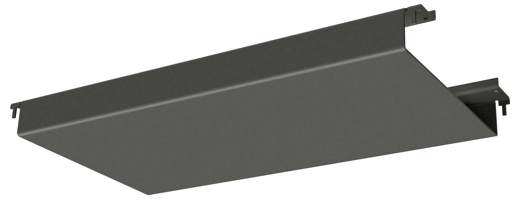 Zblízka záber na obdĺžnikový, sivý kovový stropný panel s jeho štíhlym dizajnom a upevňovacími konzolami na bokoch.