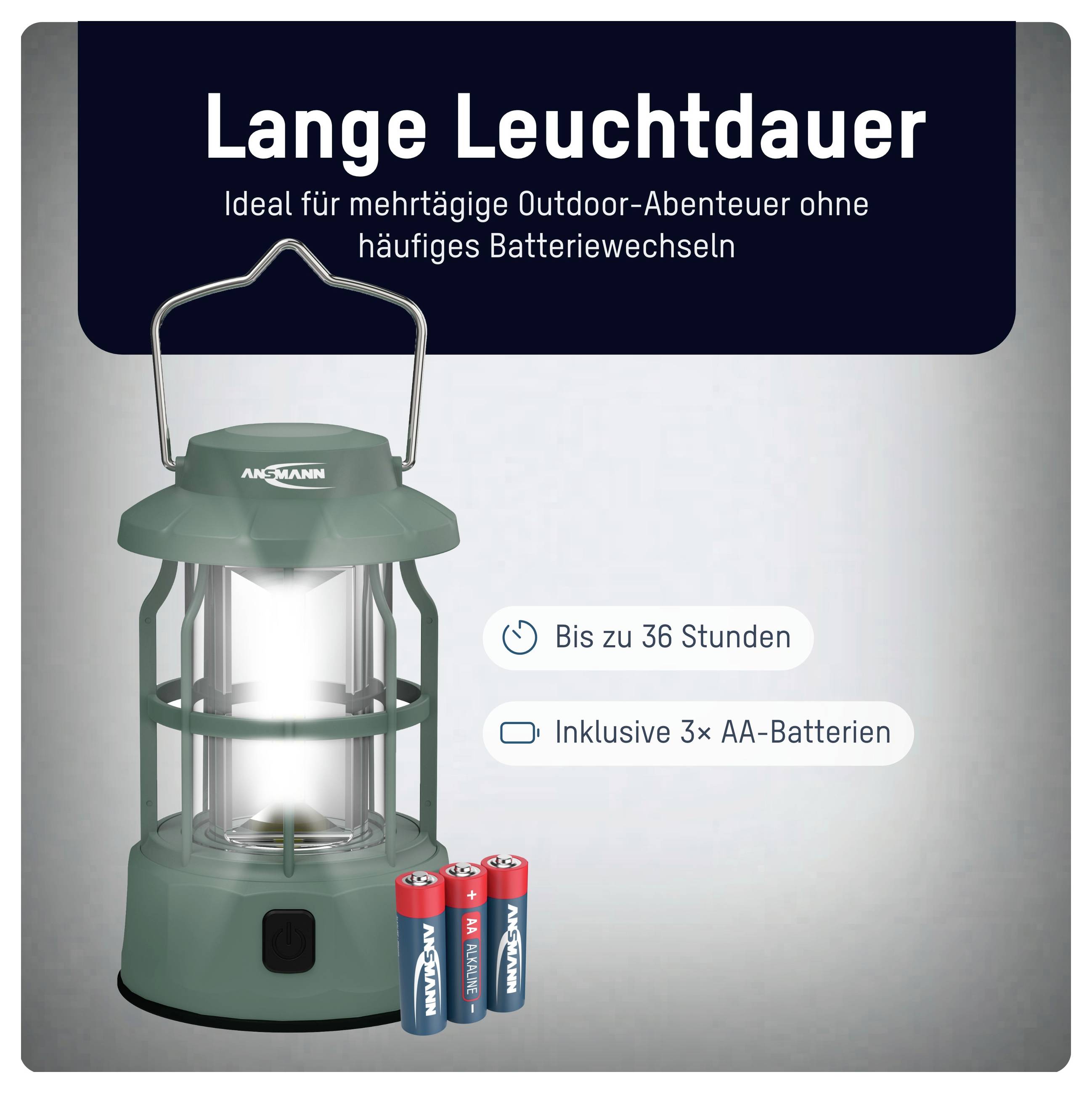 Zelená lampa so svetlým svetlom vedľa troch batérií AA. Text "Dlhá doba svietenia, ideálne pre viacdňové outdoorové dobrodružstvá".