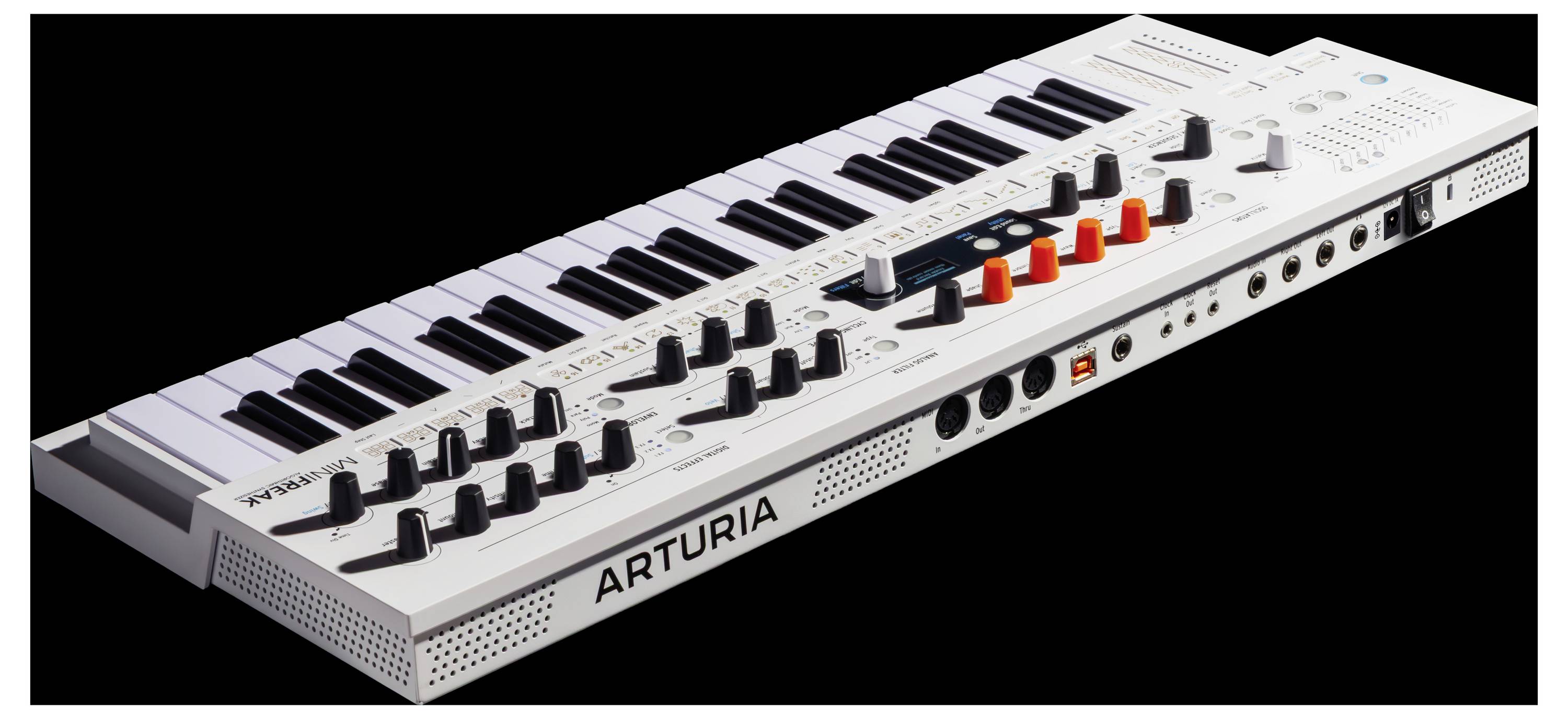 Biely synthesátor značky Arturia s klávesnicou a rôznymi gombíkmi a tlačidlami, určený na hudobnú produkciu a vystupovanie.