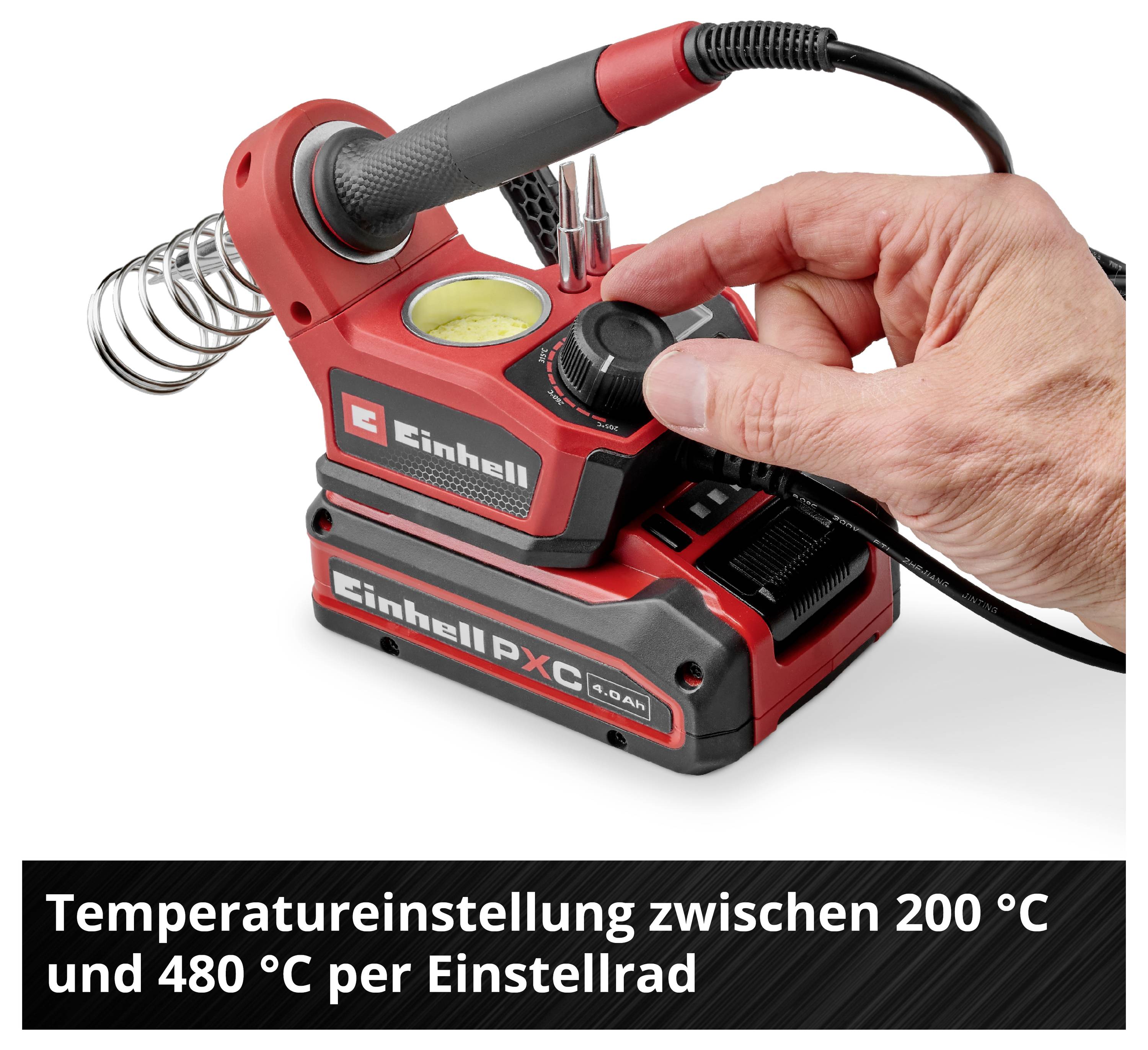Stanica s pájeckou s nastaviteľným ovládačom pre kontrolu teploty medzi 200 °C a 480 °C. Niekto otáča nastavovacím ovládačom.