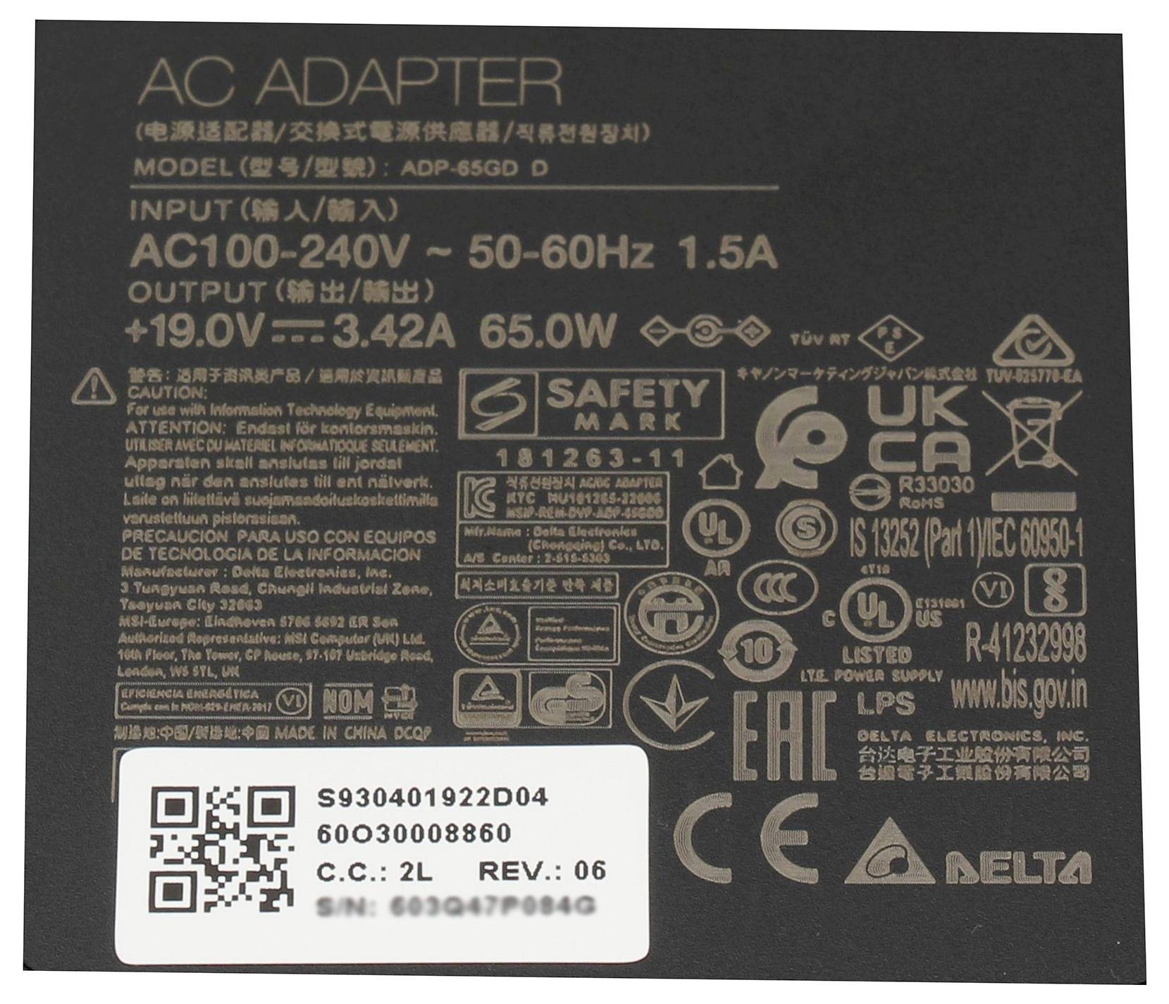 Sieťový adaptér AC s modelom ADP-65GD, vstup AC100-240V, výstup +19,0V, 3,42A, 65W. Bezpečnostné a certifikačné logá sú zobrazené.